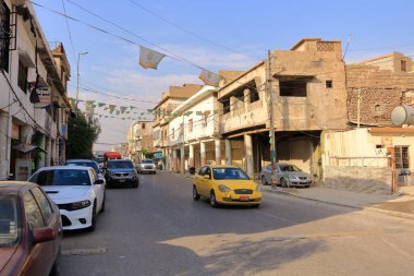 Musul, Irak Mussolosu - 17 Kasım 2024: Musul kentinde trafik ve sokak yaşamı