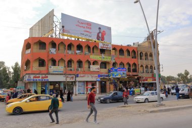 Musul, Irak Mussolosu - 17 Kasım 2024: Musul kentinde trafik ve sokak yaşamı