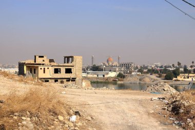 Musul, Irak Mussolosu - 17 Kasım 2024: Saddam Hüseyin tarafından inşa edilen şehir merkezindeki büyük cami