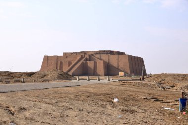 Eski Ur 'daki restore edilmiş ziggurat, Sümer tapınağı, Irak