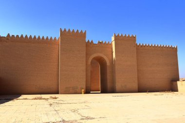 Irak 'taki Babil şehrinin eski duvarları