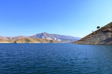 Kuzey Irak, Kürdistan 'da güzel dağları olan Dokan Dukan Gölü