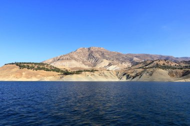 Kuzey Irak, Kürdistan 'da güzel dağları olan Dokan Dukan Gölü