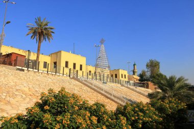 Bağdat, Irak 'ta Bağdat - 15 Kasım 2024: Nehir kıyısında Dicle Nehri manzarası