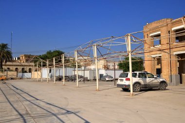 Bağdat, Irak 'ta Bağdat - 15 Kasım 2024: Her gün sokaklardaki arabalarla, Sarai Meydanı yakınlarında