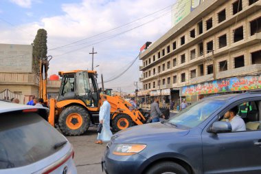 Musul, Irak Mussolosu - 17 Kasım 2024: Musul kentinde trafik ve sokak yaşamı