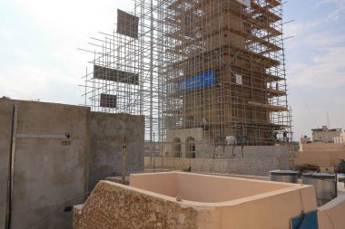 Musul, Irak Mussolosu - 17 Kasım 2024: El-Hadba, El-Hadbaa minaresinin El-Nuri Camii 'nin yanına yeniden inşası