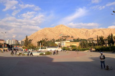 Duhok, Dohuk, Irak Kürdistan - 18 Kasım 2024: Kürt Irak 'taki Duhak kentinde sıradan yaşam