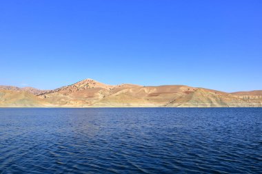 Kuzey Irak, Kürdistan 'da güzel dağları olan Dokan Dukan Gölü