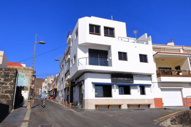 La Restinga, El Hierro, İspanya 'daki Kanarya Adaları - Aralık 04 2024: öğlen adanın güneyindeki küçük kıyı köyü