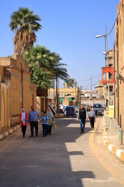 Bağdat, Irak 'ta Bağdat - 15 Kasım 2024: Her gün sokaklardaki arabalarla, Sarai Meydanı yakınlarında