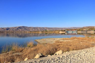 Erbil ve Dohuk Gölü arasındaki Smaquli Resort çevresindeki manzara, Kürdistan, Irak