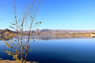Erbil ve Dohuk Gölü arasındaki Smaquli Resort çevresindeki manzara, Kürdistan, Irak