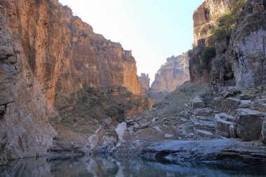 Kuzey Irak, Kürdistan 'da güzel dağları olan Dokan Dukan Gölü