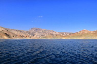 Kuzey Irak, Kürdistan 'da güzel dağları olan Dokan Dukan Gölü