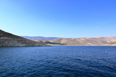 Kuzey Irak, Kürdistan 'da güzel dağları olan Dokan Dukan Gölü