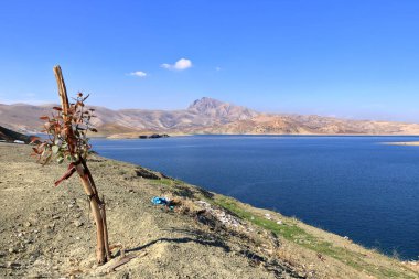 Kuzey Irak, Kürdistan 'da güzel dağları olan Dokan Dukan Gölü