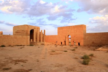 Irak 'ta Hatra, Yukarı Mezopotamya' da antik şehir bugün Doğu Ninova Valiliği 'nde yer almaktadır.