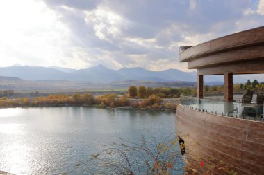 Rubar, Kürdistan, Irak 'taki Büyük Zab Nehri' nde bir turizm merkezi.