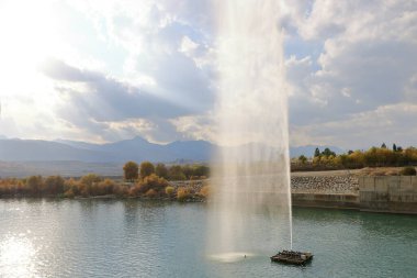 Rubar, Kürdistan, Irak 'taki Büyük Zab Nehri' nde bir turizm merkezi.