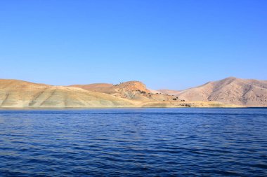 Kuzey Irak, Kürdistan 'da güzel dağları olan Dokan Dukan Gölü