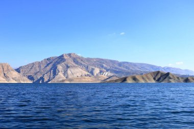 Kuzey Irak, Kürdistan 'da güzel dağları olan Dokan Dukan Gölü
