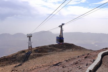 Tenerife, İspanya 'daki Kanarya Adaları - 30 Kasım 2024: Mount Teide teleferiğine bakın