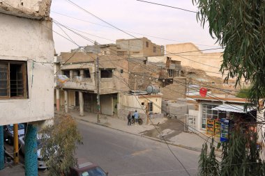 Musul, Irak Mussolosu - 17 Kasım 2024: Musul kentinde trafik ve sokak yaşamı