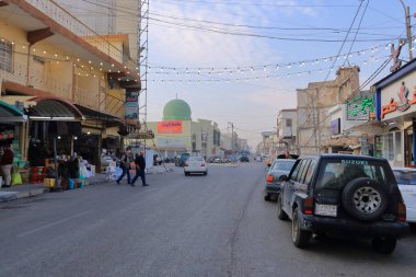 Musul, Irak Mussolosu - 17 Kasım 2024: Musul kentinde trafik ve sokak yaşamı