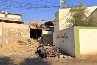 Musul, Irak Mussolosu - 17 Kasım 2024: 2016 Musul savaşından sonra yıkılan evlere bakın