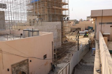 Musul, Irak Mussolosu - 17 Kasım 2024: El-Hadba, El-Hadbaa minaresinin El-Nuri Camii 'nin yanına yeniden inşası