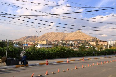Duhok, Dohuk, Irak Kürdistan - 18 Kasım 2024: Kürt Irak 'taki Duhak kentinde sıradan yaşam