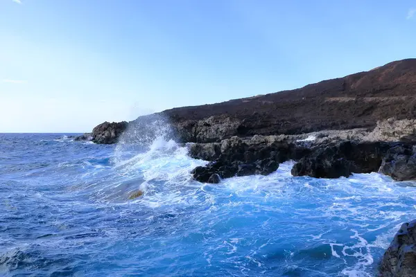 El Hierro 'nun güneybatı kıyısındaki Muelle de Orchilla' da güzel bir sahil şeridi. İspanya 'daki Kanarya Adaları