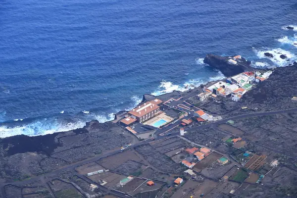 Bascos Vadisi, El Hierro Adası, Kanarya Adaları, İspanya 'dan El Golfo Vadisi' nin muhteşem manzarası.