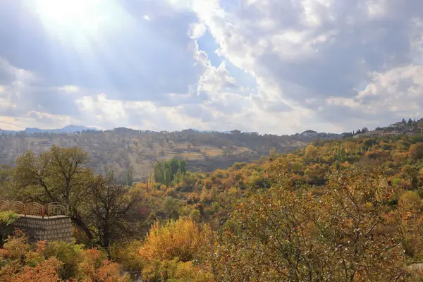 Amediye, Amedi ve Rawanduz arasında, Rawandiz, Irak Kürdistan 'daki dağların güzelliği