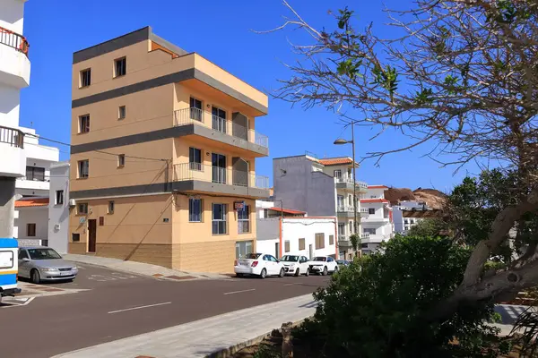 La Restinga, El Hierro, İspanya 'daki Kanarya Adaları - Aralık 04 2024: öğlen adanın güneyindeki küçük kıyı köyü