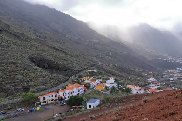 La Frontera, El Hierro, İspanya 'daki Kanarya Adaları - Aralık 04 2024: köy evleri üzerine görüş
