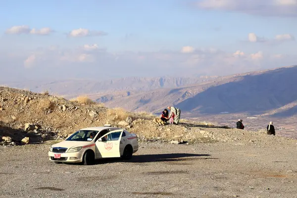 Shaqlawa, Erbil, Erbil, Kürdistan, Irak - 21 Kasım 2024: İnsanlar Safin dağlarının manzarasının tadını çıkarıyorlar
