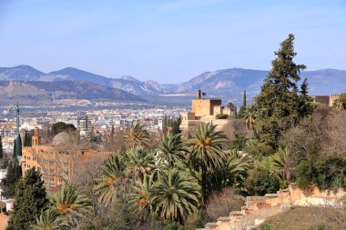 Granada, Endülüs 'teki tarihi Alhambra Sarayı.
