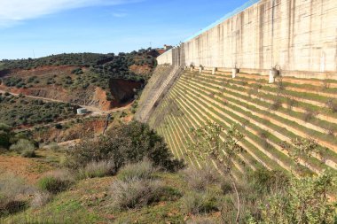 Almodovar del Rio, Cordoba, Endülüs, İspanya yakınlarındaki Brena rezervuarı.