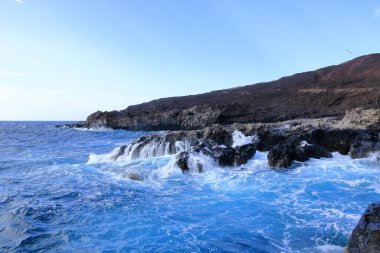 El Hierro 'nun güneybatı kıyısındaki Muelle de Orchilla' da güzel bir sahil şeridi. İspanya 'daki Kanarya Adaları