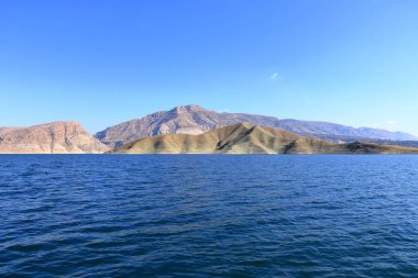 Kuzey Irak, Kürdistan 'da güzel dağları olan Dokan Dukan Gölü