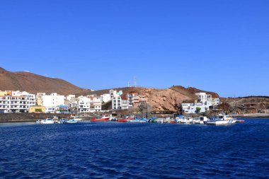 La Restinga, El Hierro, İspanya 'daki Kanarya Adaları - Aralık 04 2024: öğlen köyün limanı