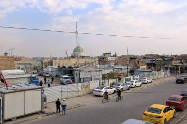 Musul, Irak Mussolosu - 17 Kasım 2024: Musul kentinde trafik ve sokak yaşamı