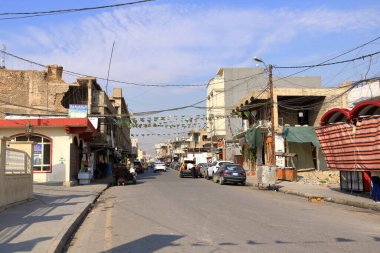 Musul, Irak Mussolosu - 17 Kasım 2024: Musul kentinde trafik ve sokak yaşamı