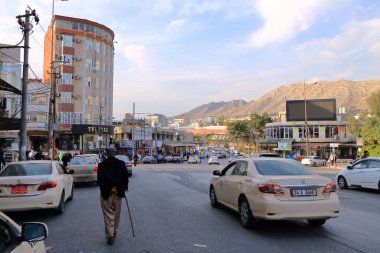 Duhok, Dohuk, Irak Kürdistan - 18 Kasım 2024: Kürt Irak 'taki Duhak kentinde sıradan yaşam