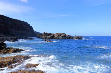 İspanya 'nın Kanarya Adaları' ndaki El Hierro Adası 'ndaki Pozo de las Calcosas köyünün plajı.