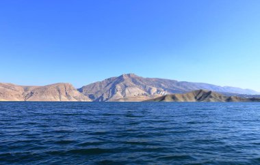 Kuzey Irak, Kürdistan 'da güzel dağları olan Dokan Dukan Gölü