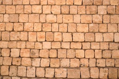 Tuğla duvar dokusu. Turuncu sarı kırmızı tuğla bina duvarı, Irak, Orta Doğu