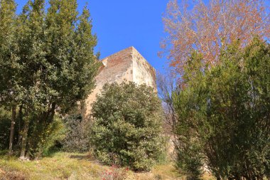 İspanya 'daki Granada, Endülüs' teki tarihi Alhambra Sarayı civarında.